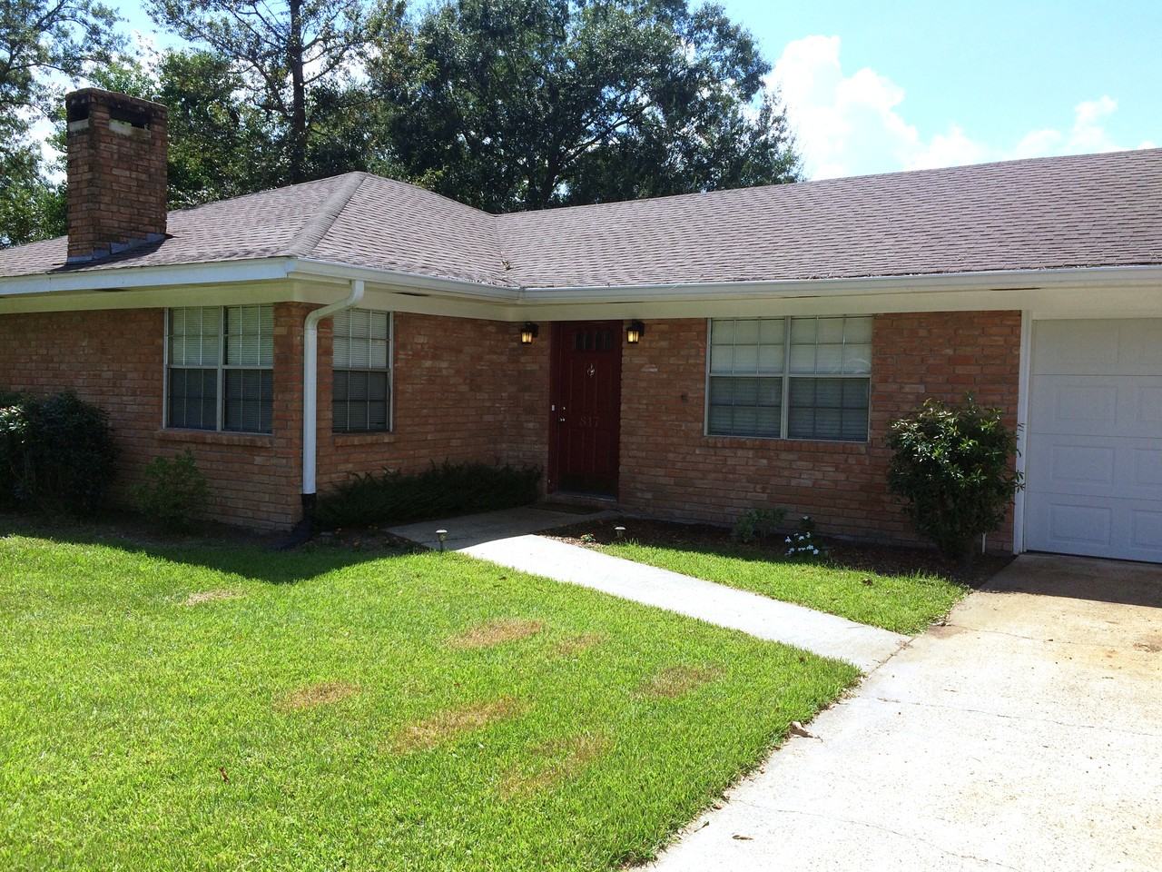 817 Hillendale Dr - Photo 2 of 15