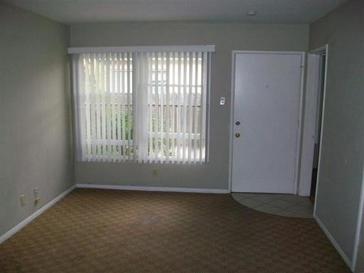 4552 N Lakewood Blvd - Photo 3 of 6