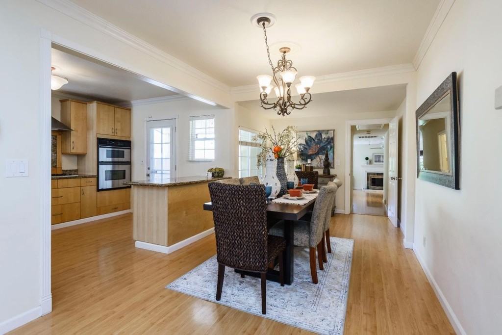 1053 Menlo Oaks Drive - Photo 3 of 6