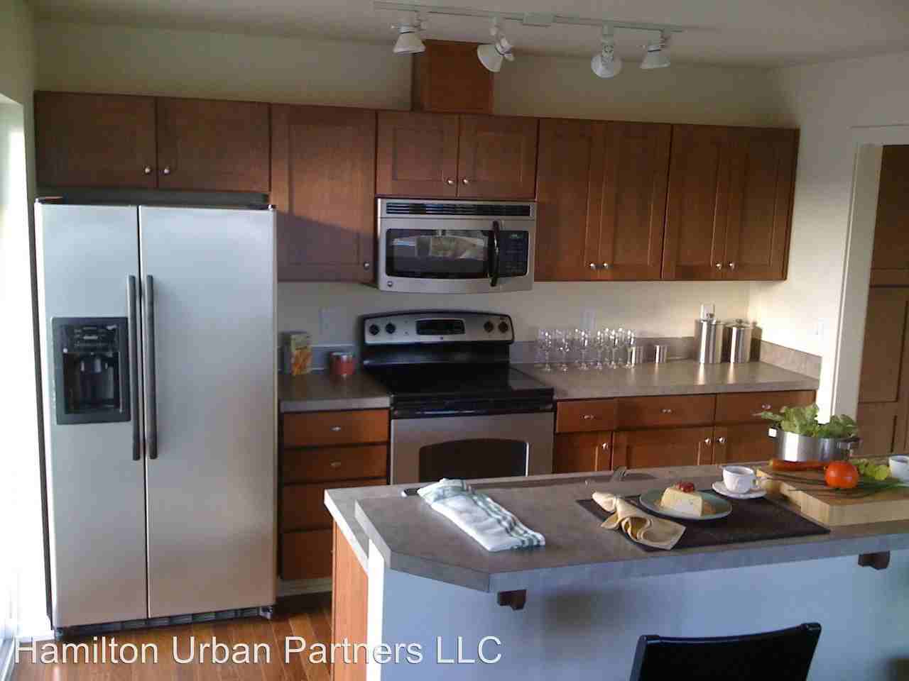 815 S 9th St - Photo 3 of 19