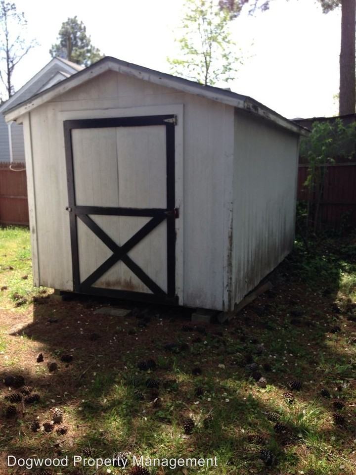 1411 College St - Photo 3 of 4