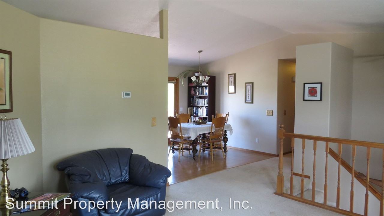 196 Edens Ln - Photo 3 of 14