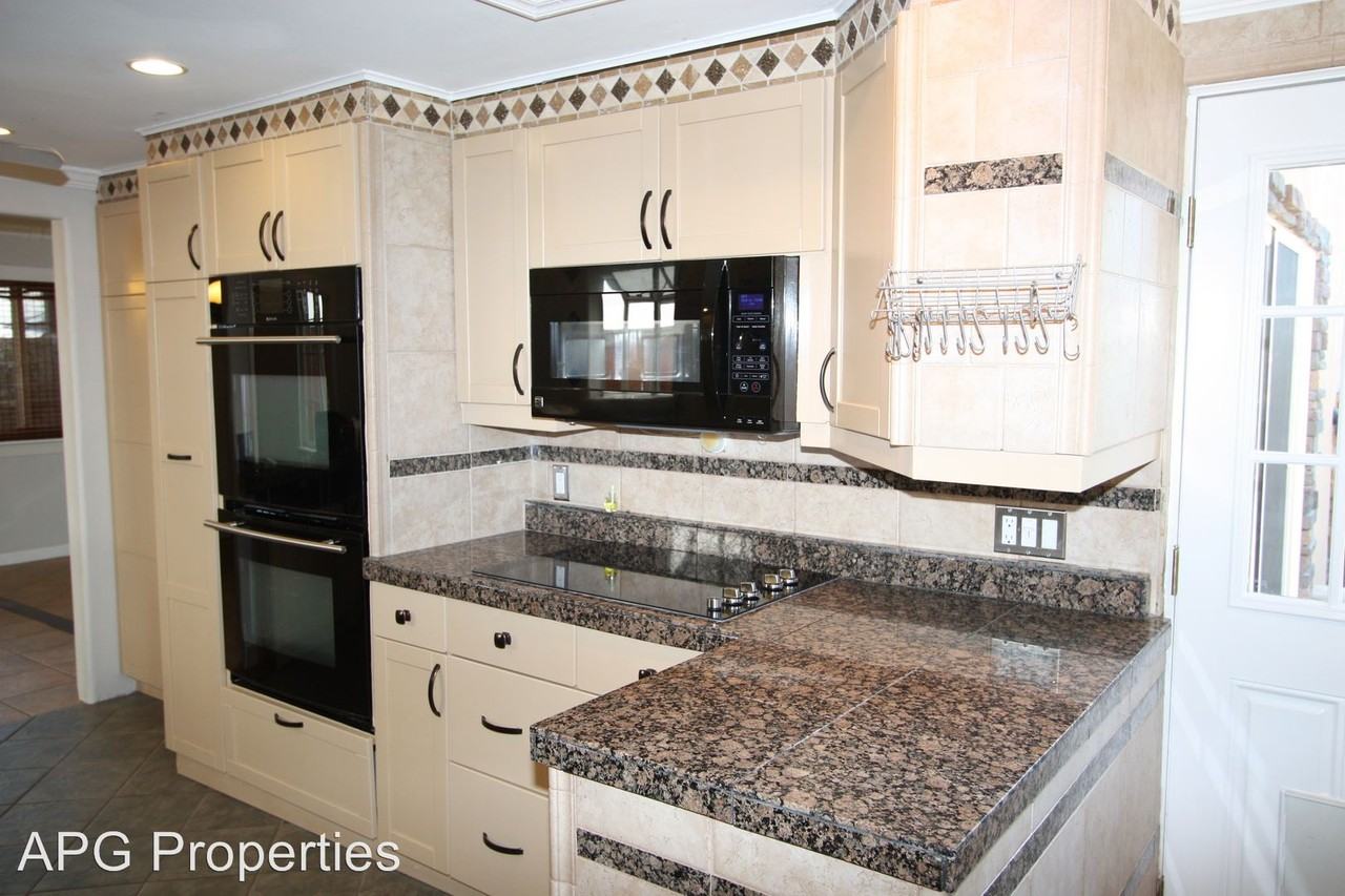 23415 Devonshire Dr - Photo 3 of 13