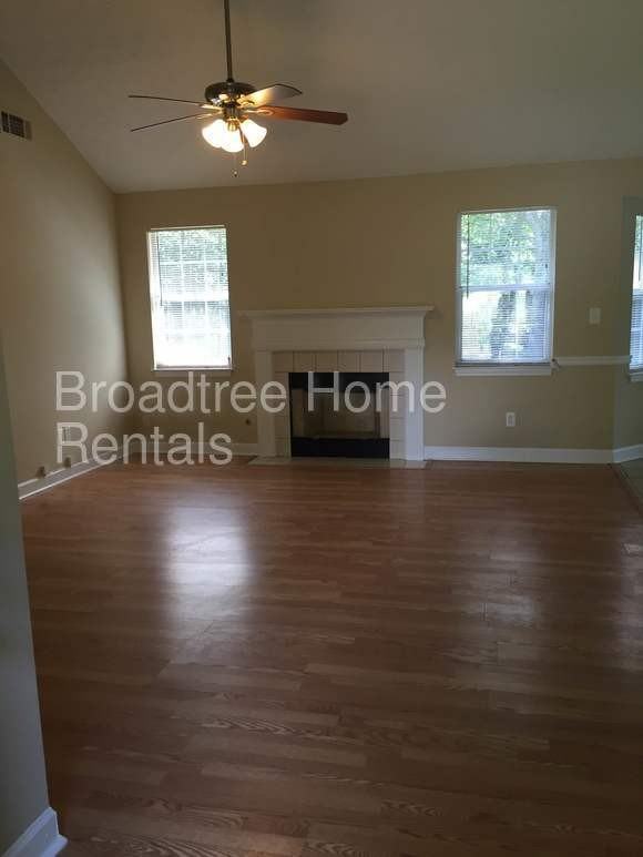 330 E Country Woods Dr - Photo 2 of 11