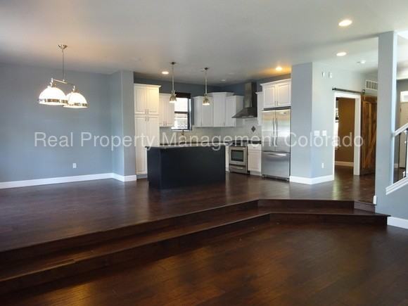 2419 Ames St - Photo 2 of 17