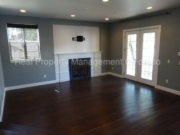 2419 Ames St - Photo 3 of 17