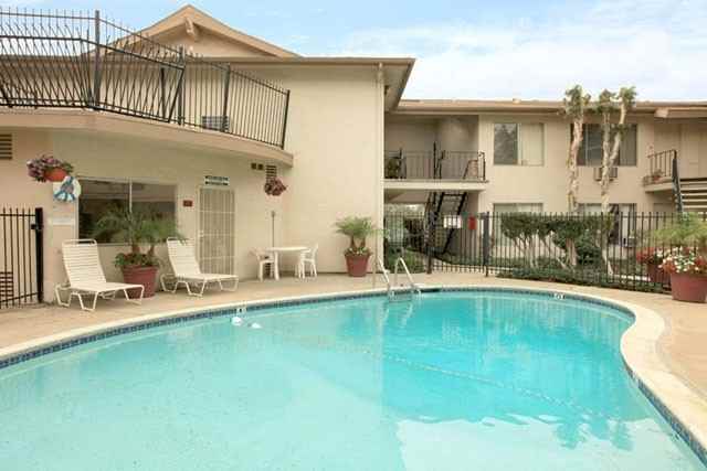 Chevy Chase - Photo 2 of 20