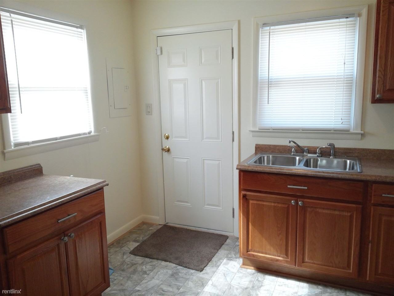 1147 32nd St - Photo 2 of 10