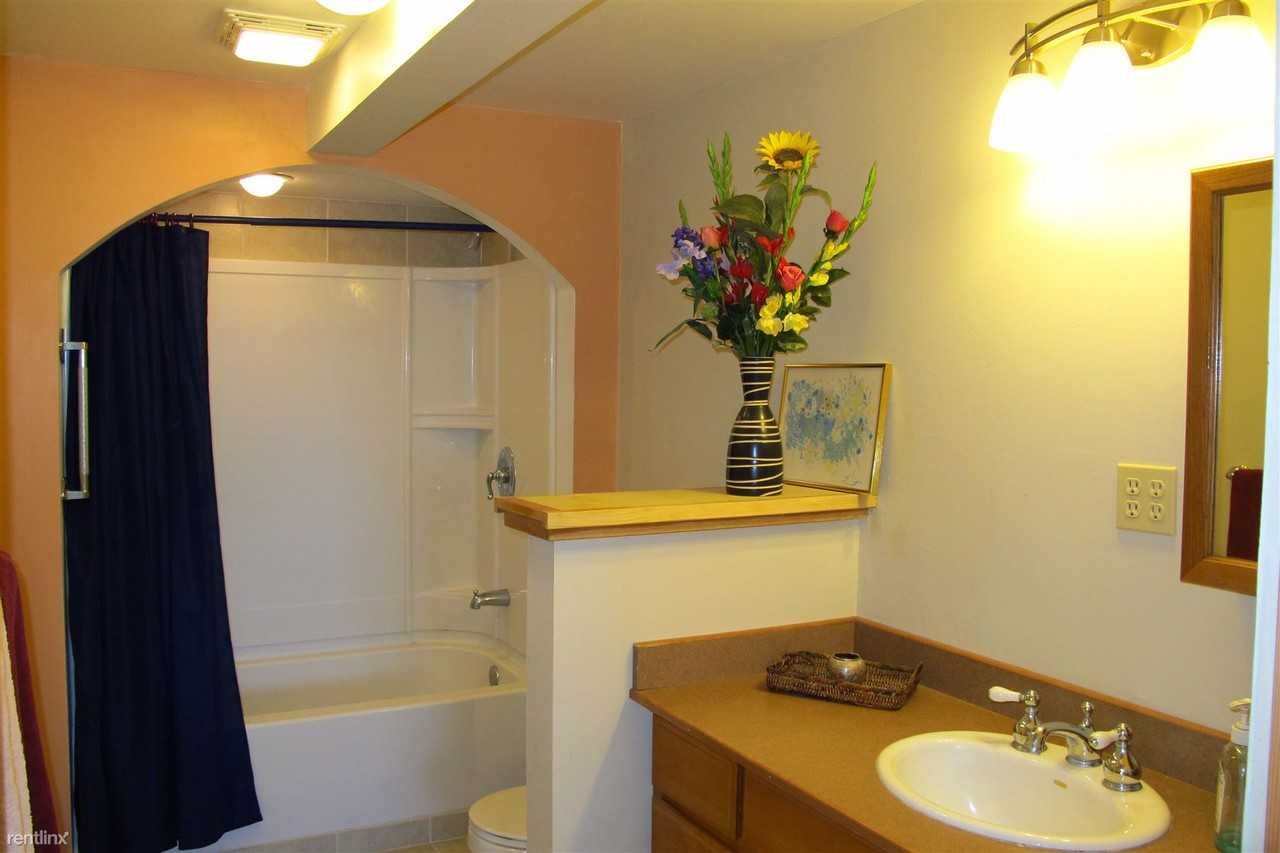 520 E Birch St - Photo 2 of 12
