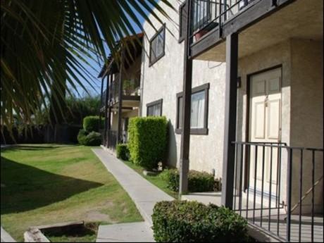 Leorita and Bess Apartments - Photo 2 of 6