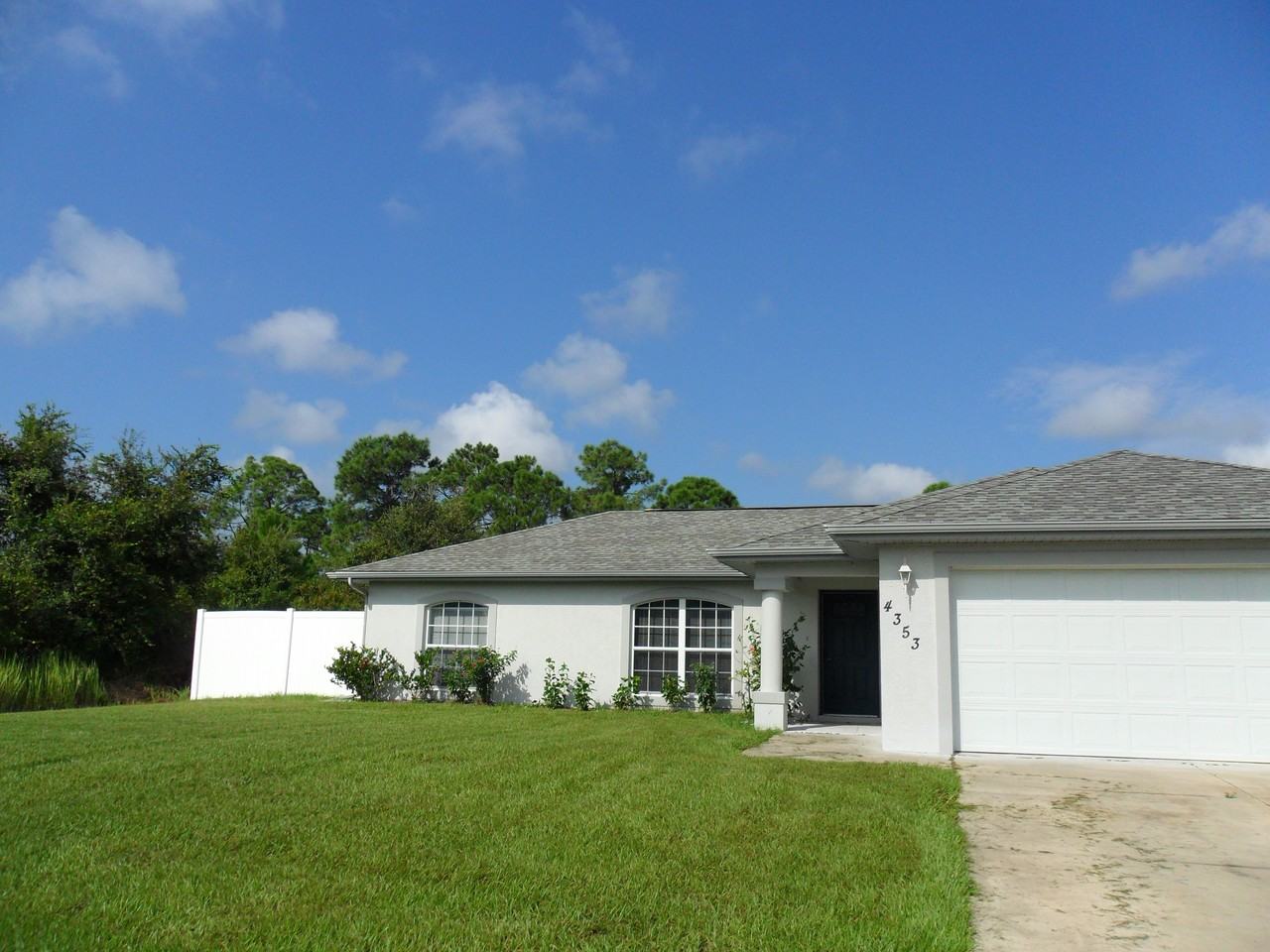 4353 Heyward Dr - Photo 2 of 10