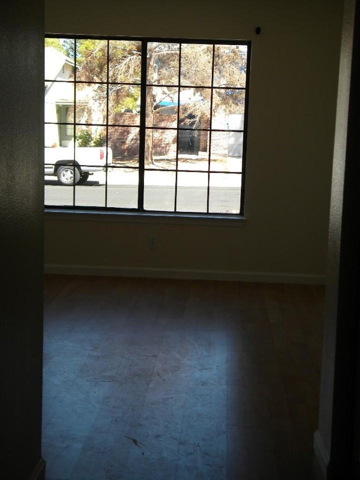 1912 Harvest Dr - Photo 3 of 15