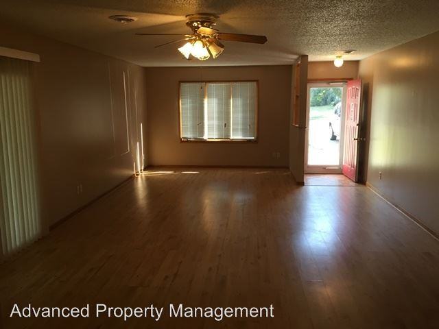 325 Clydesdale Cir - Photo 2 of 15