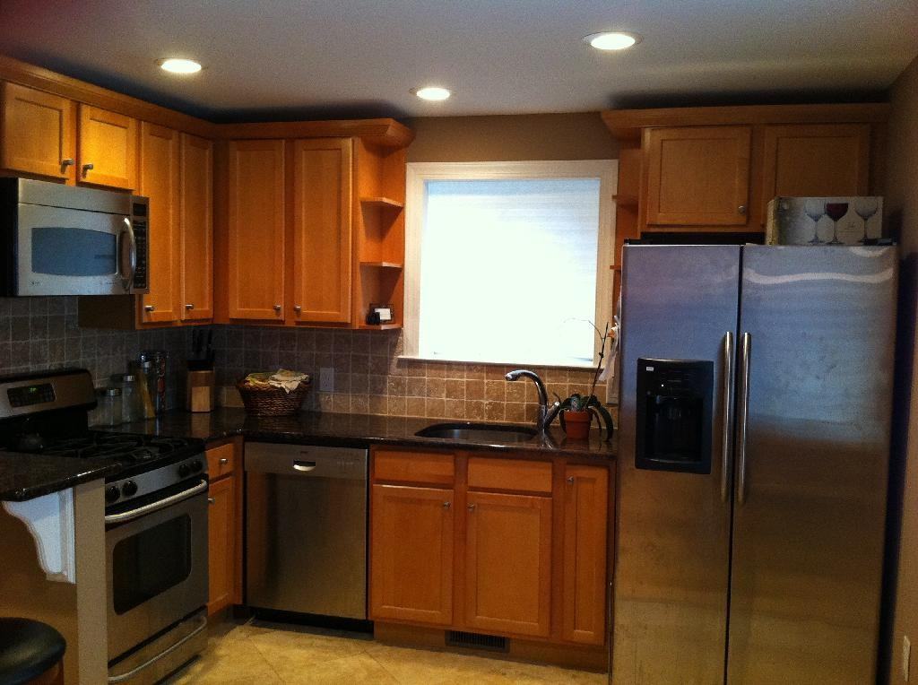 7527 Maple Ave - Photo 2 of 15