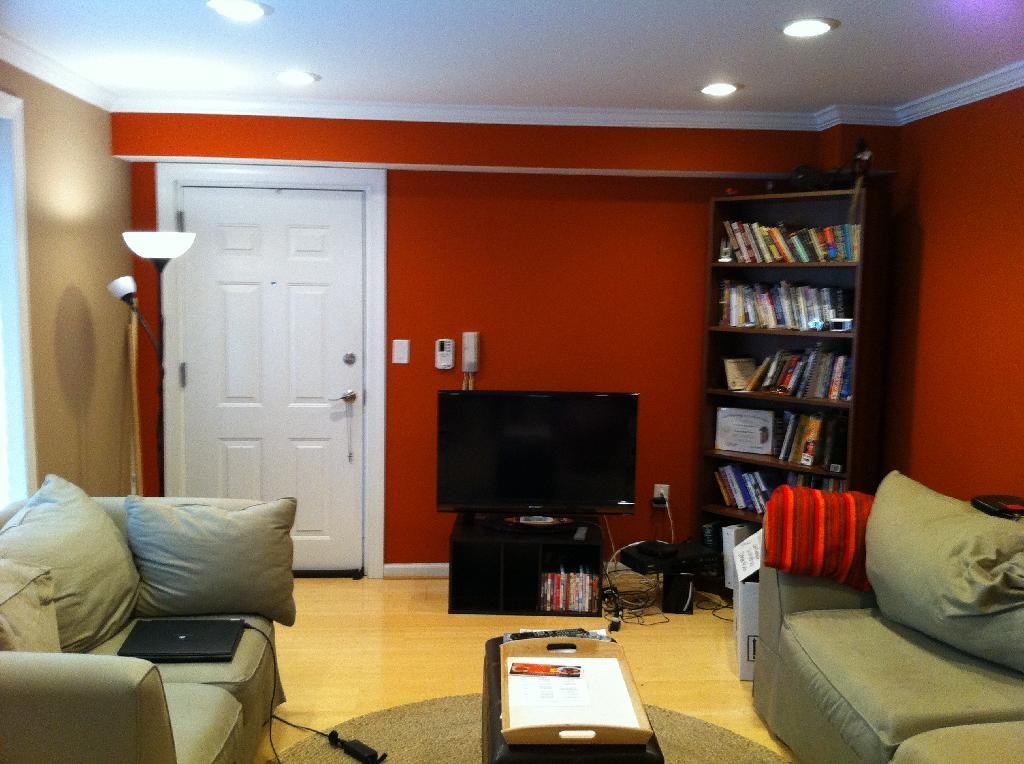 7527 Maple Ave - Photo 3 of 15