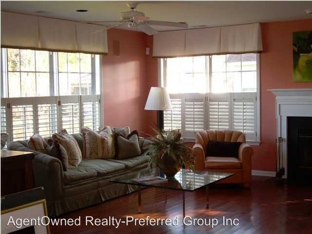 1109 Wayfarer Ln - Photo 3 of 4