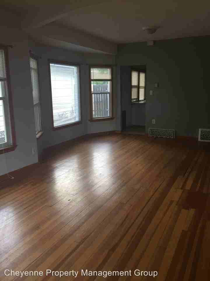 1204 W 31st St - Photo 2 of 7