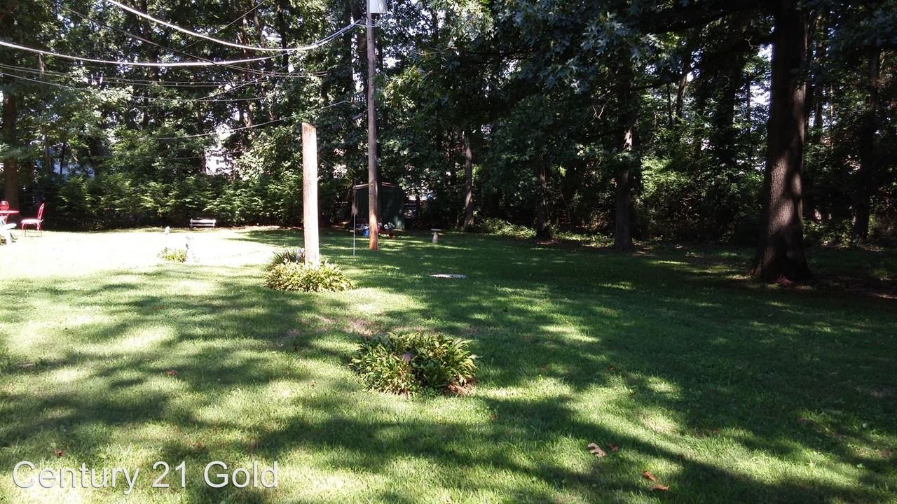 209 S Beech St - Photo 2 of 10