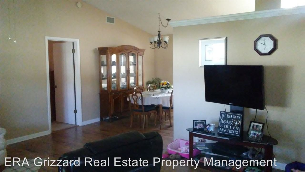 2238 Orkney Dr - Photo 3 of 12