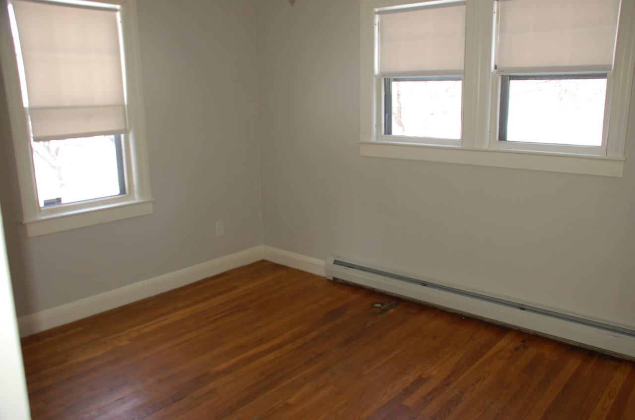 36 Martins Ferry Rd - Photo 2 of 7