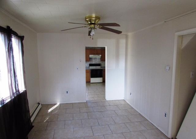 139 Pettebone St - Photo 3 of 8