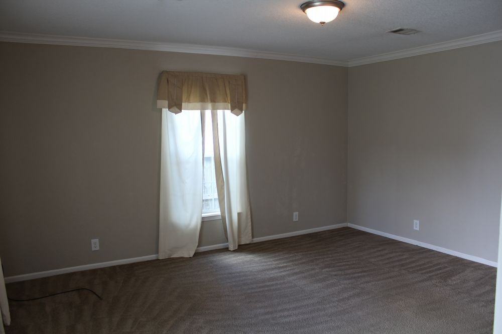 2210 Hegele St - Photo 2 of 11
