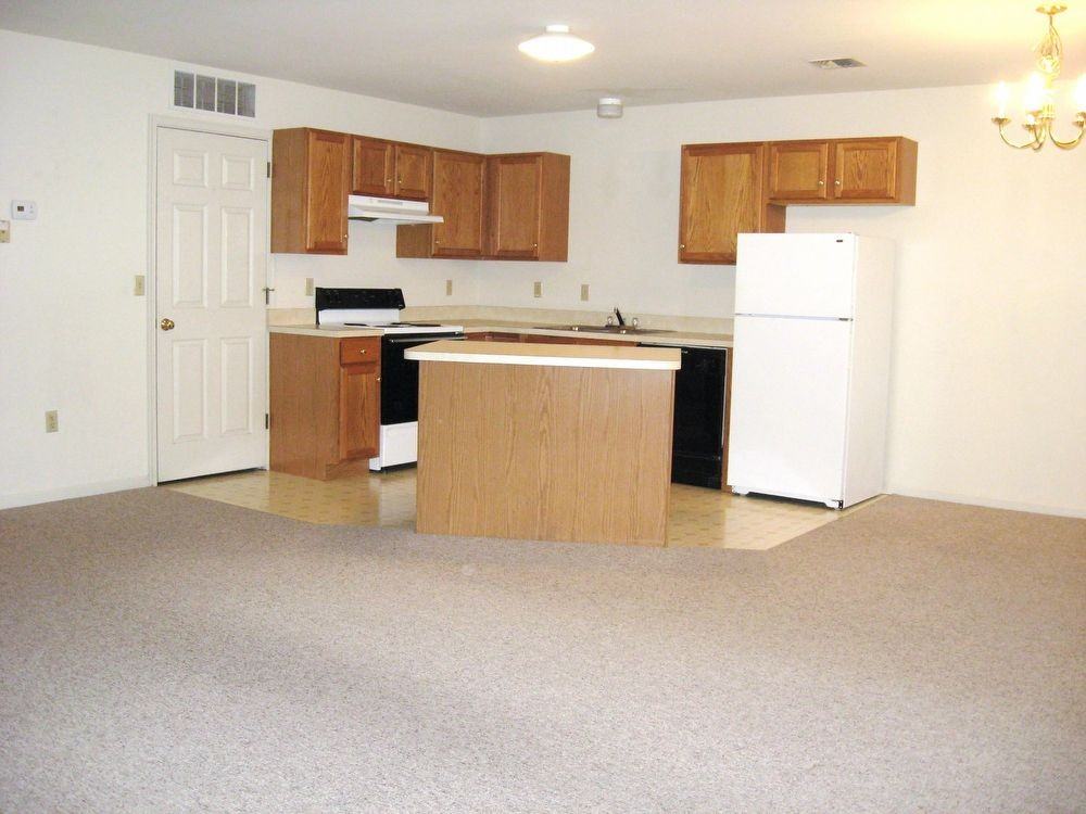 1340 Martin Ave - Photo 2 of 7