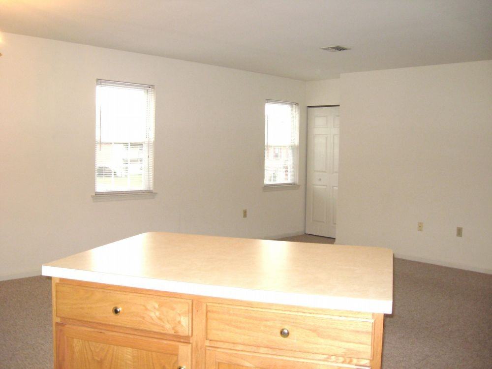 1340 Martin Ave - Photo 3 of 7