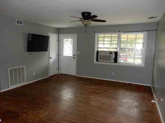 1724 Sandalwood Dr - Photo 2 of 19