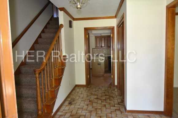 1592 Fawn Ct - Photo 3 of 17