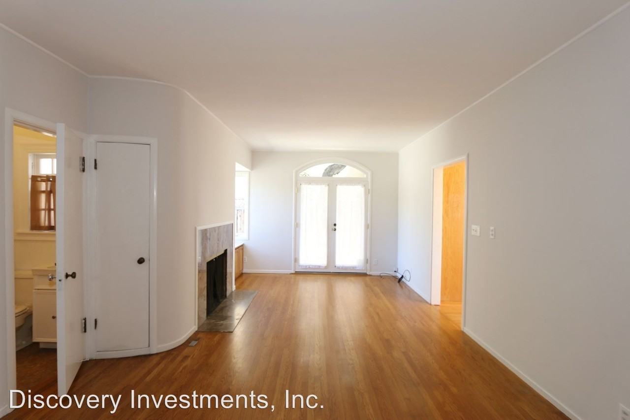 1028 Hollywood Avenue - Photo 3 of 14