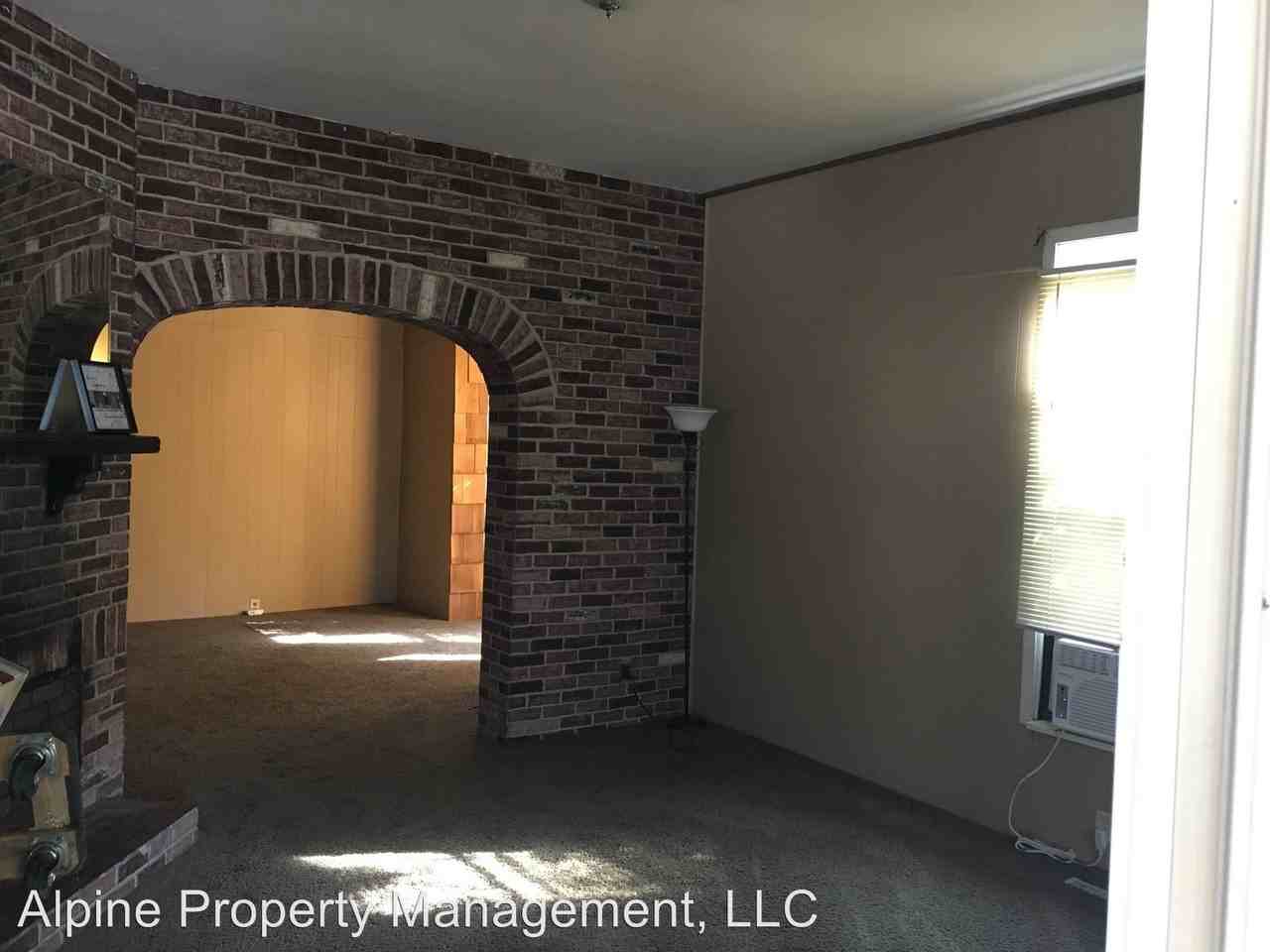 818 W 11th St - Photo 2 of 12