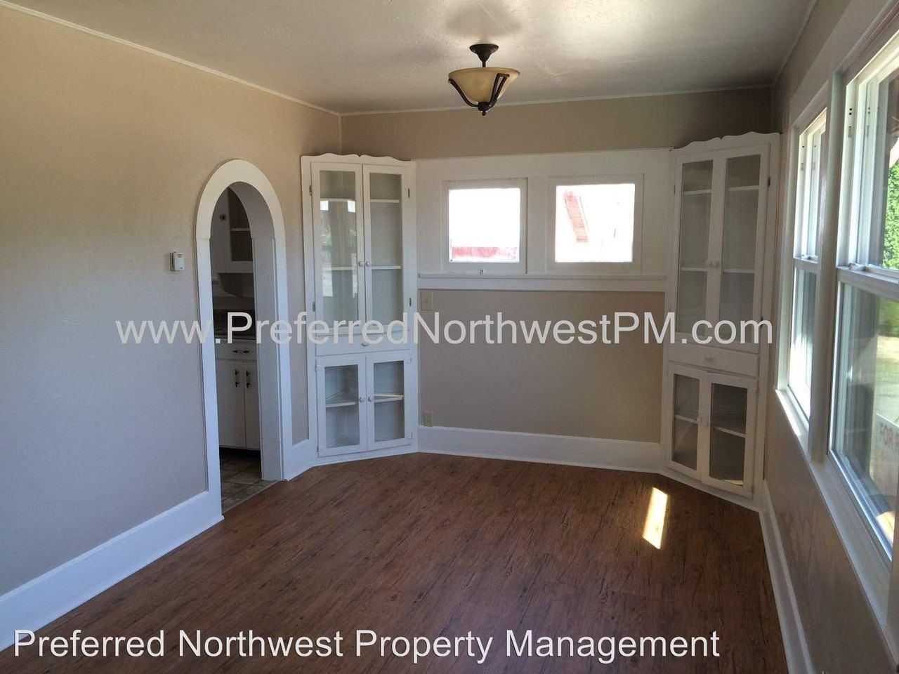 566 W Oregon Ave - Photo 3 of 15