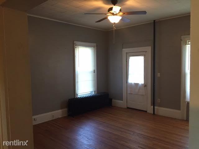 309 E 8th St - Photo 3 of 10