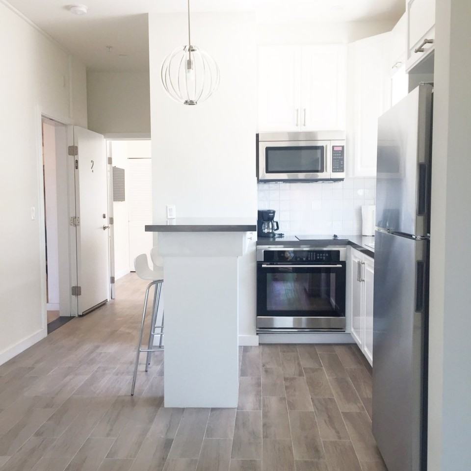 1647 Ocean Front Walk - Photo 3 of 8