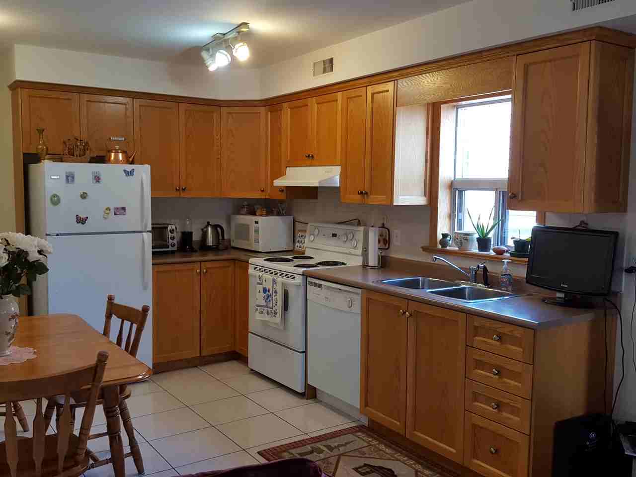 190 Ossington Avenue - Photo 3 of 5