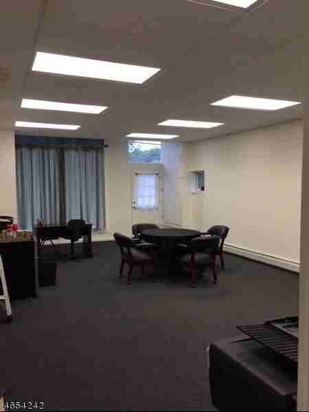 518 Ringwood Ave - Photo 3 of 8