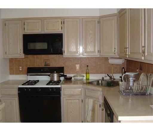 1802 Amanda Ct - Photo 3 of 10