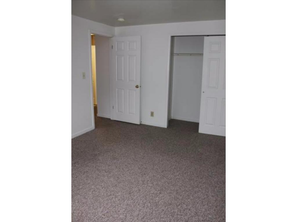 Manhattan Square Apartments - Photo 3 of 6