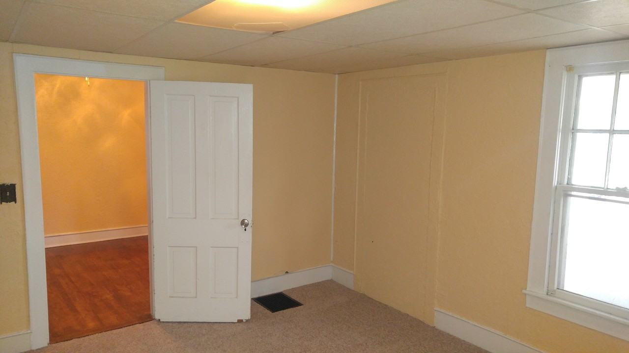 1604 South Center Street - Photo 3 of 7