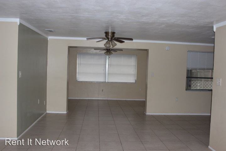 Pasco County Single Family Home - Photo 2 of 17