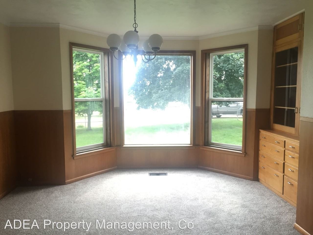 15605 Manor Blvd - Photo 3 of 14