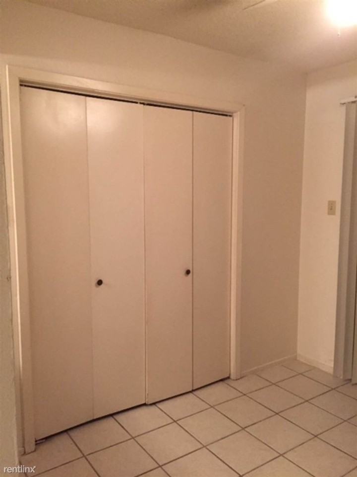 1520 N Spring St - Photo 3 of 11