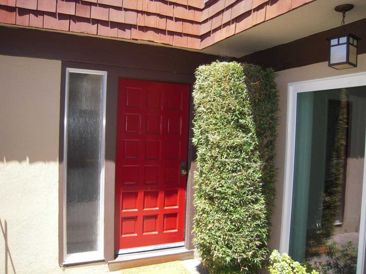 138 Oxford Ln - Photo 2 of 25