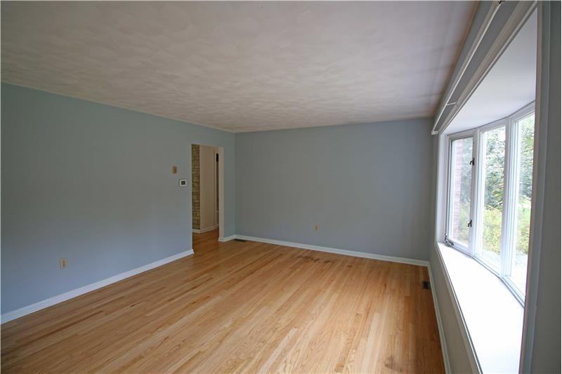 303 Hemlock Rd - Photo 2 of 25