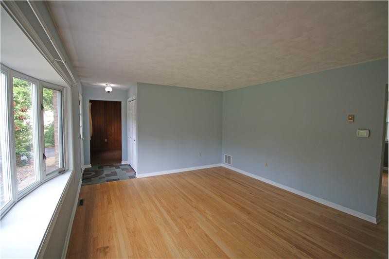 303 Hemlock Rd - Photo 3 of 25