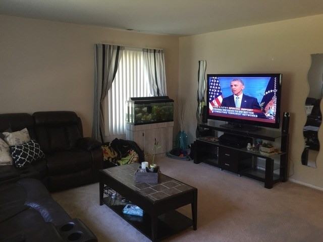 1036 Cove Dr - Photo 3 of 9