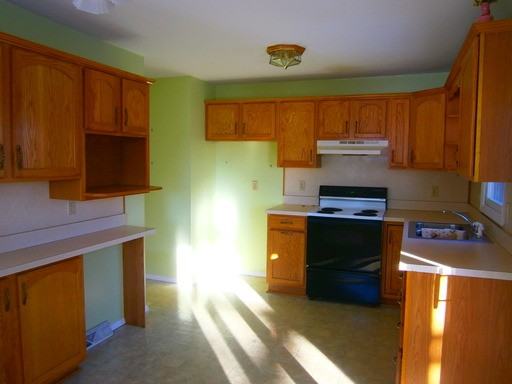 2190 Roosevelt Ave - Photo 3 of 8