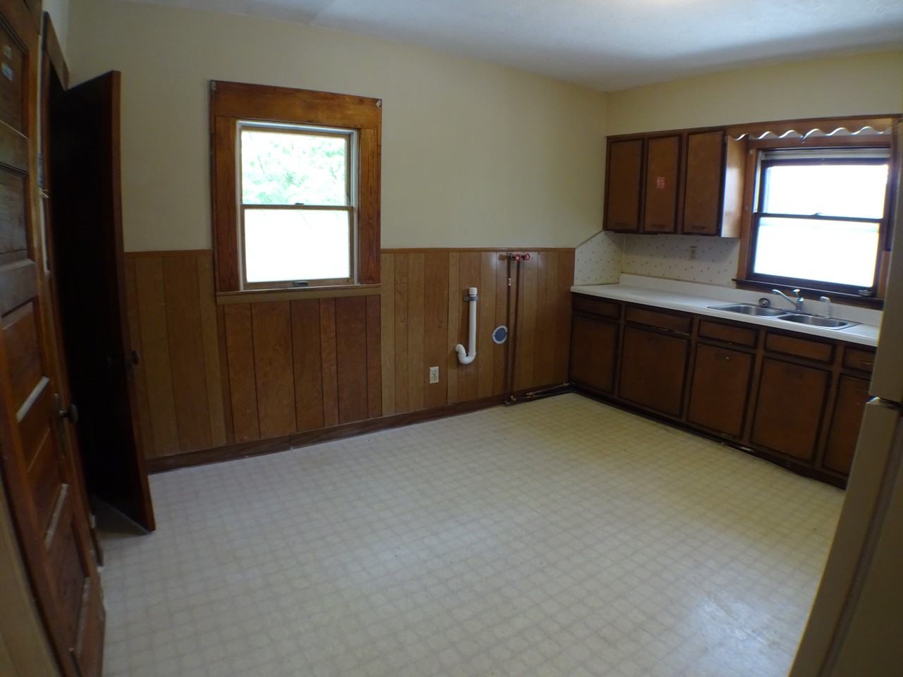 709 Middle Ave - Photo 2 of 23