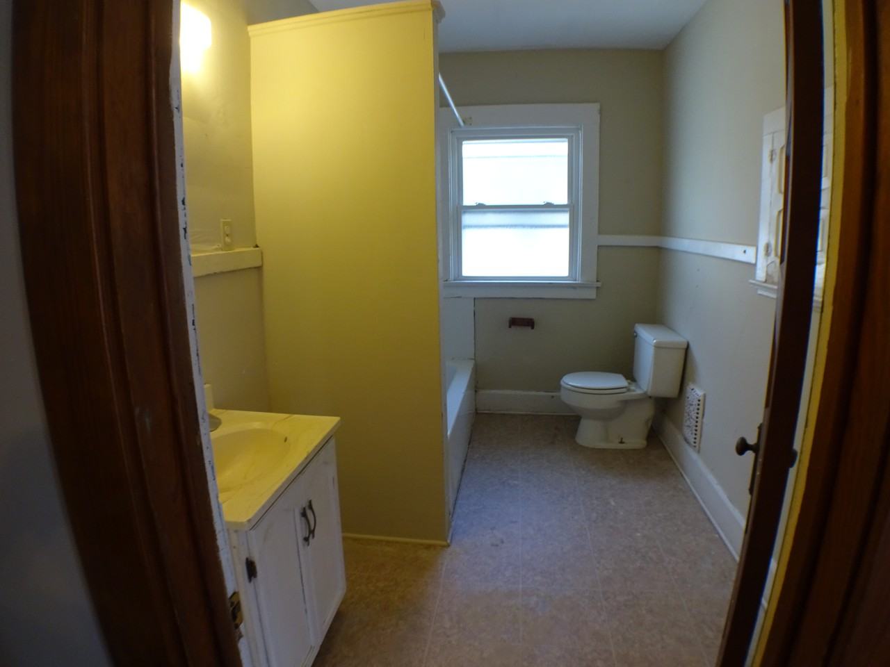 709 Middle Ave - Photo 3 of 23